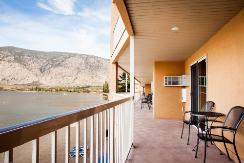 coast osoyoos beach hotel uitzicht.png