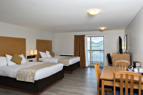 coast osoyoos beach hotel kamer met 2 bedden.png