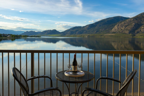 coast osoyoos beach hotel uitzicht balkon.png