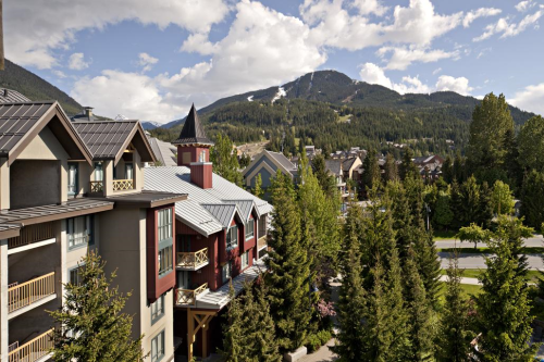 delta hotels by marriott whistler village suites buiten.png