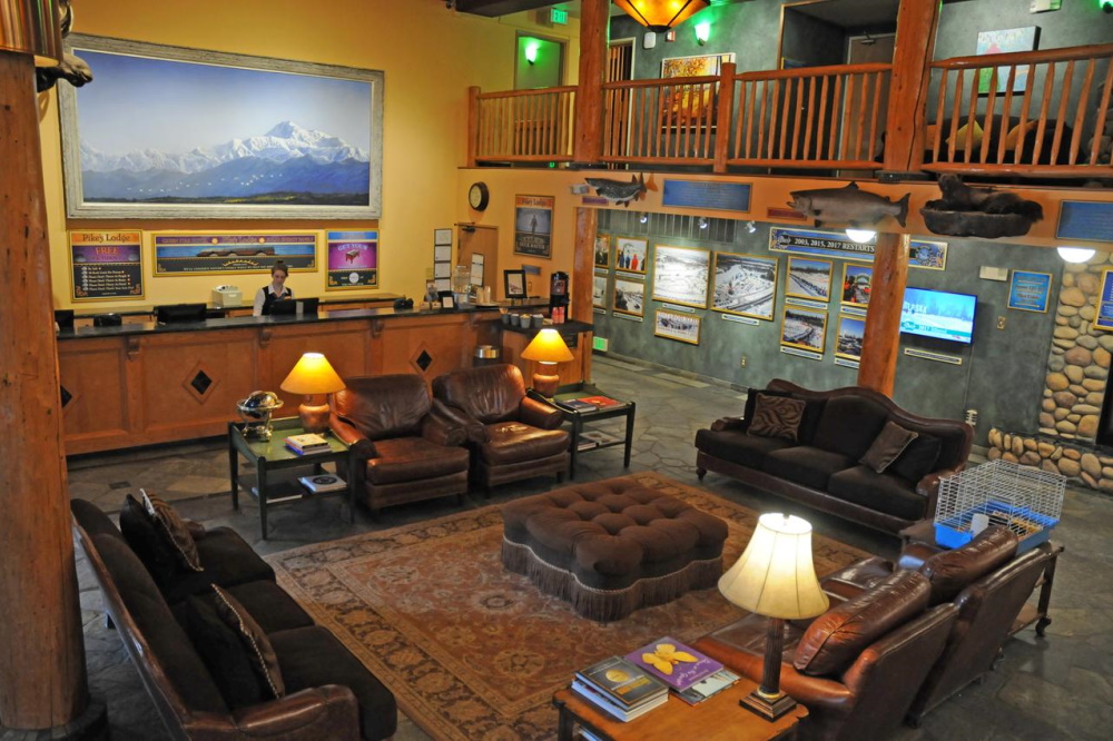 pikes waterfront lodge lounge.jpg