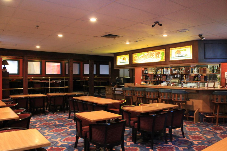 days inn whitehorse bar.jpg