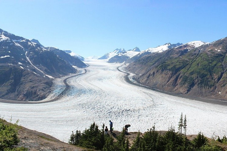 salmon-glacier-1630069_1920-1.jpg