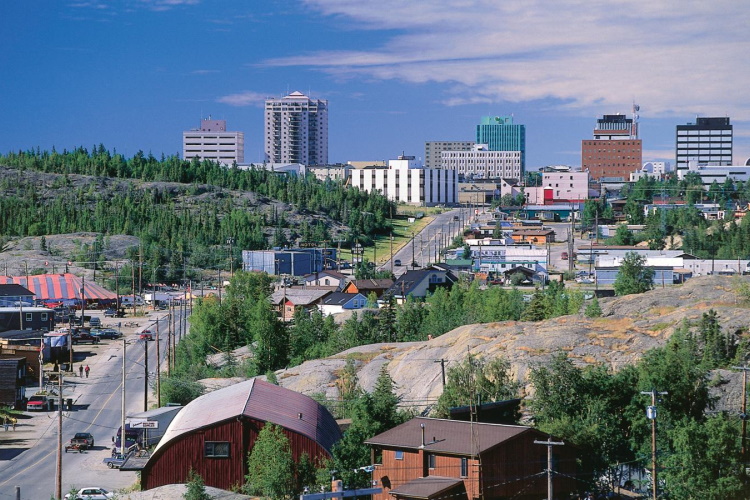 yellowknife stad.jpg