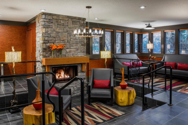 whistler village inn suites lounge.jpg