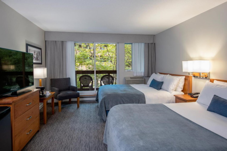 whistler village inn suites room.jpg