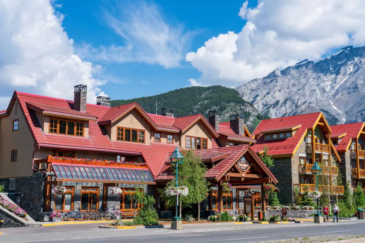 banff ptarmigan inn voorkant.jpg