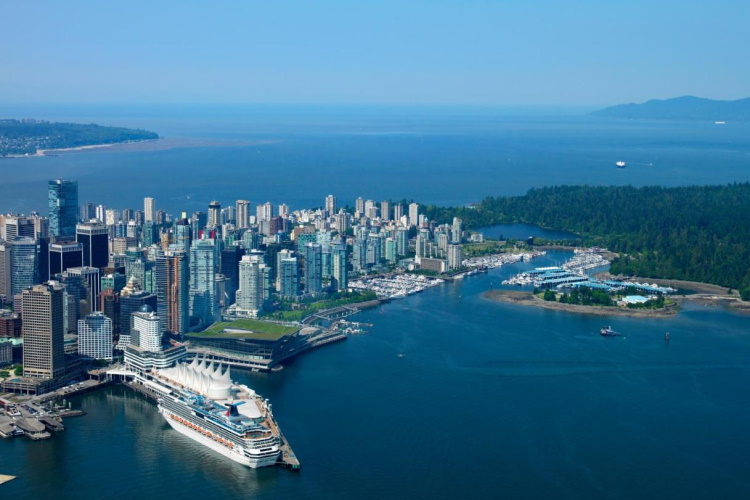 pan pacific hotel vancouver vanuit de lucht.jpg