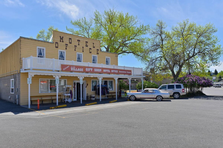 buffalo bill cabin village giftshop.jpg