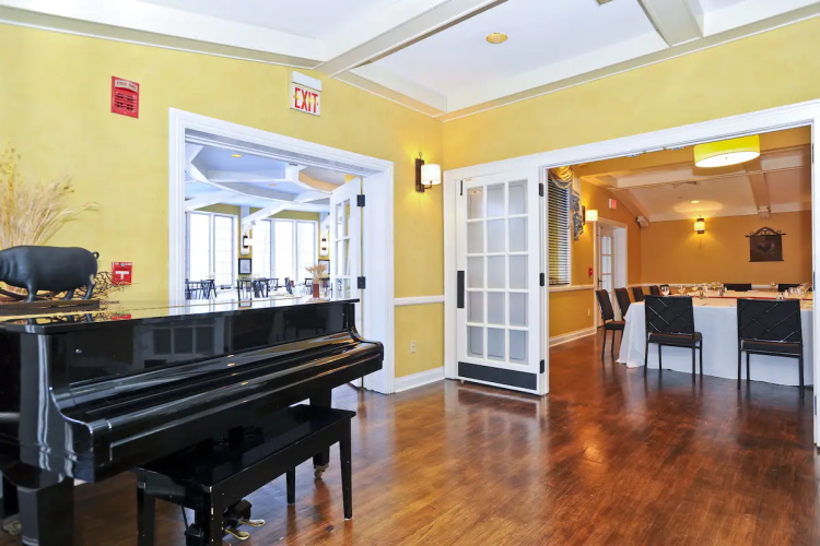 avon old farms hotel lounge piano.jpg