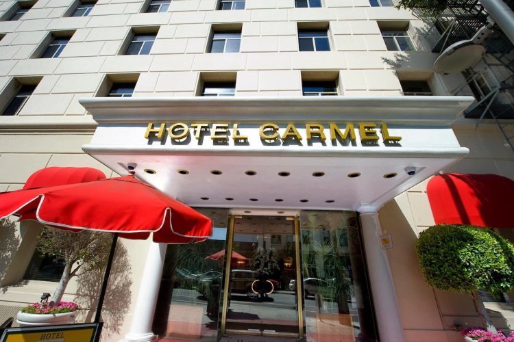 hotel carmel voorkant.jpg