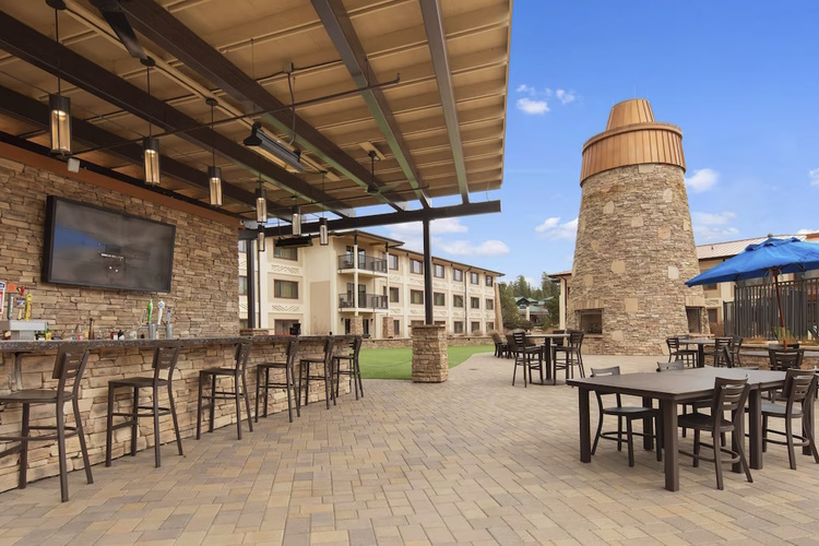 squire resort at grand canyon best western buiten eten.jpg