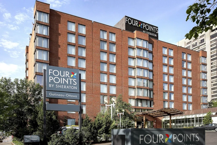 four points by sheraton gatineau buitenkant.webp