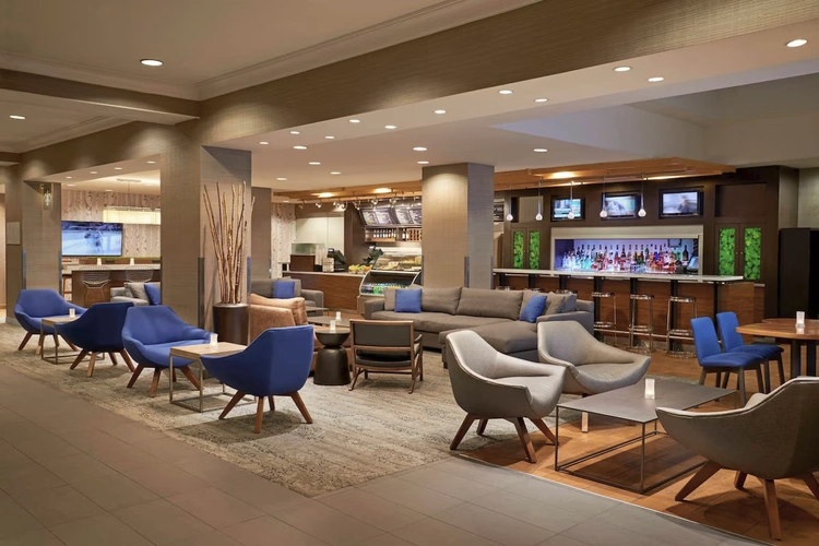 courtyard by marriott downtown toronto bar.webp