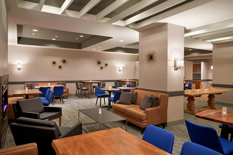 courtyard by marriott downtown toronto restaurant.webp