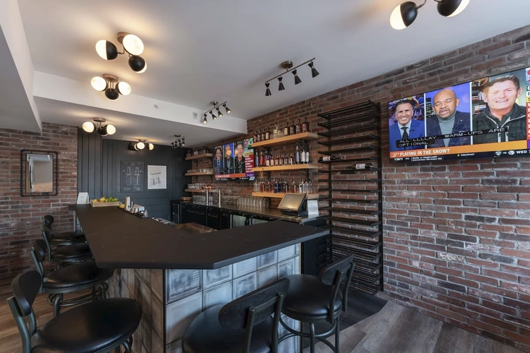 prestige kamloops hotel bar.webp