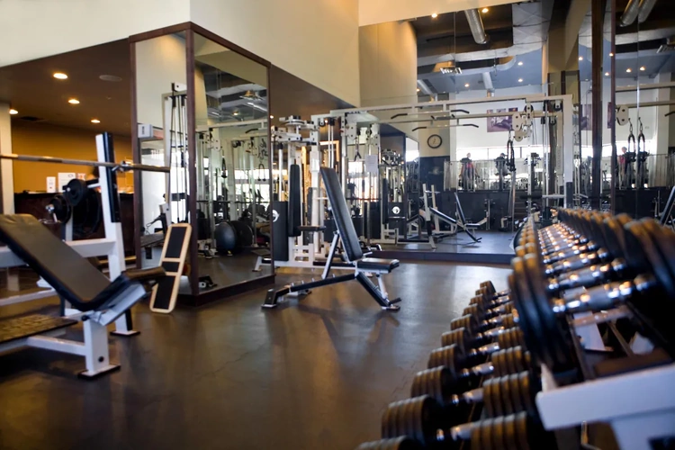 sandman hotel vancouver downtown fitness.webp