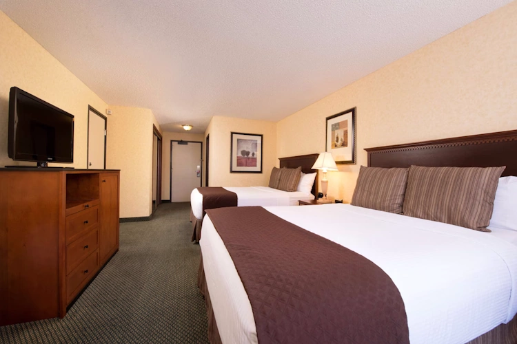 red lion hotel yakima center - kamer 2 bed.webp