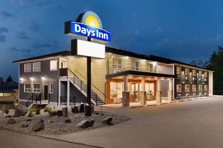 days inn by wyndham 100 mile house voorkant.webp