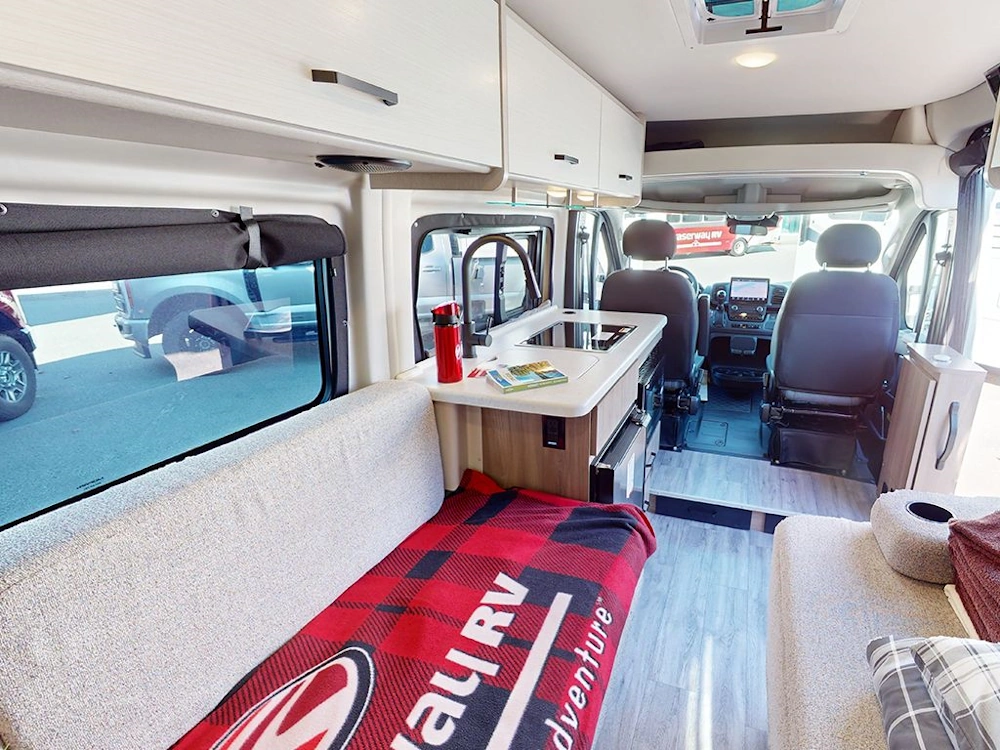 van conversion interieur 001.webp