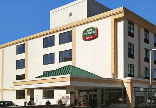 Courtyard By Marriott Ottawa  1