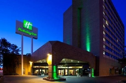 Holiday Inn Winnipeg South building