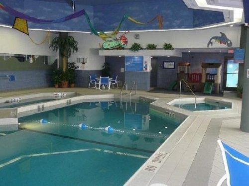 Holiday Inn Winnipeg South pool