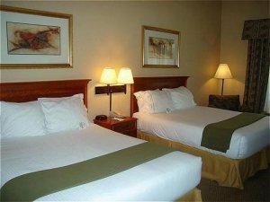 Holiday Inn Express & Suites Birmingham 04.[1]