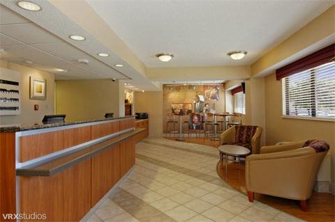 Red Roof Inn Dallas Airport 02.[3]
